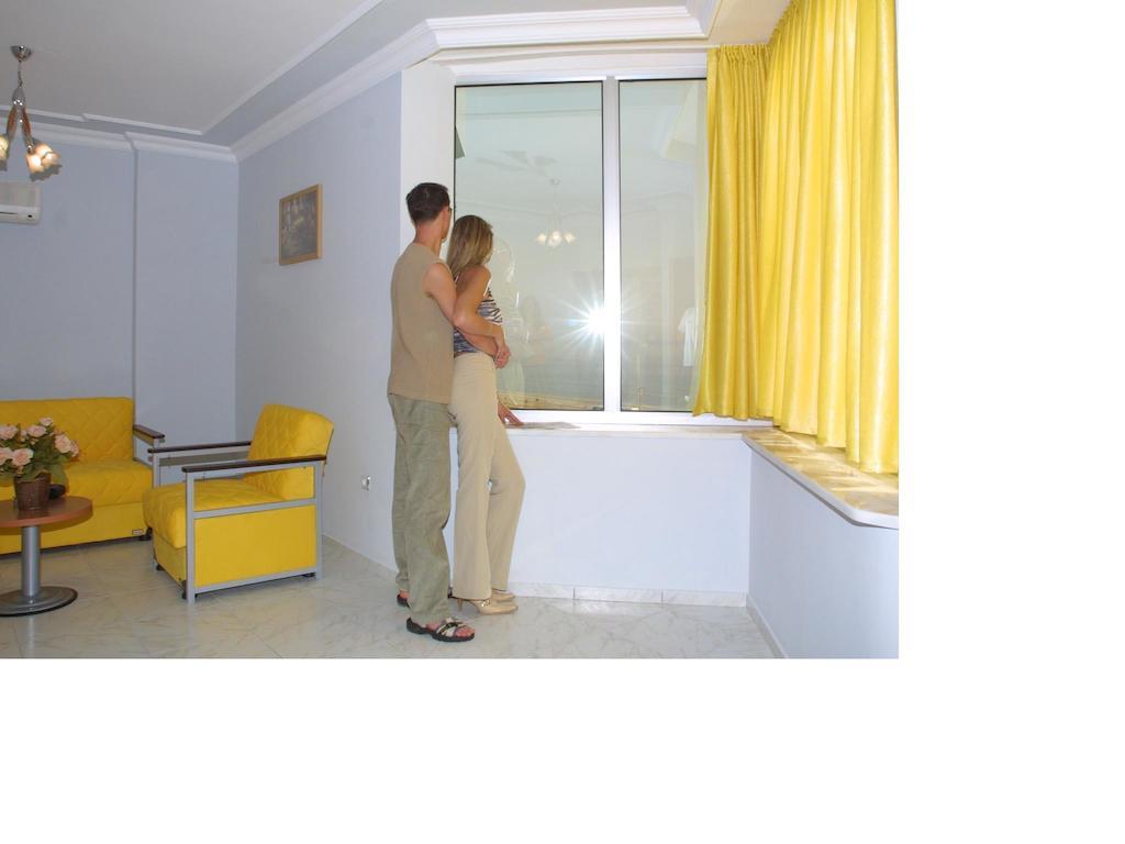 Ares Hotel Mahmutlar Bilik gambar